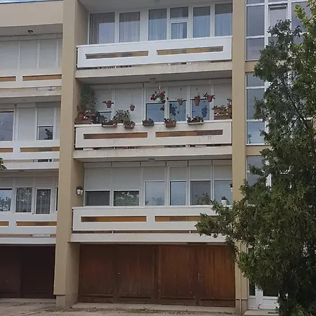 Vibara Flat